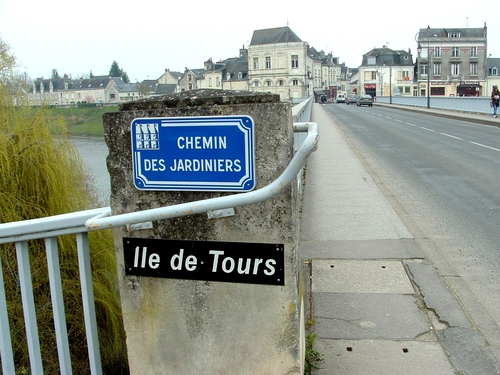 L'île de Tours au cœur de la ville basse de Chinon