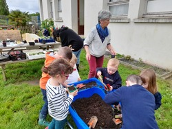 Maternelle classe dehors en mai 