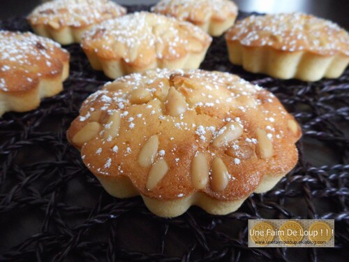 Gâteaux moelleux au citron et aux pignons 