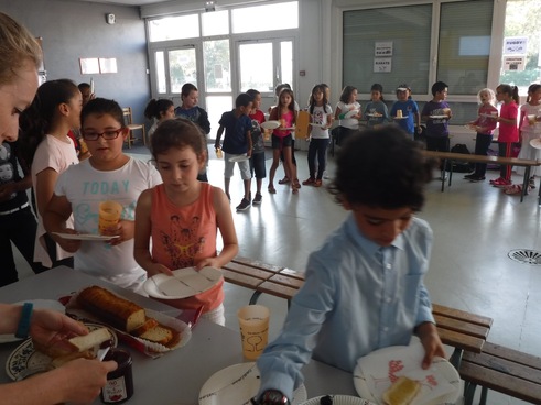 Petit déjeuner avec le miel de l'école