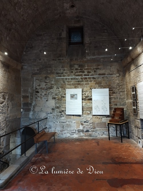 Fréjus, le cloître de la cathédrale saint Léonce