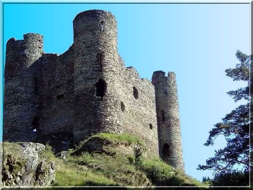 Ruines du Château d’Alleuze...