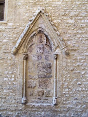 Apt - Fenêtre cathédrale.JPG