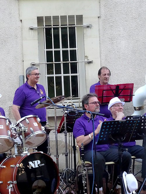 Concert du "Tamalous Orchestra" au jardin de la Mairie de Châtillon sur Seine