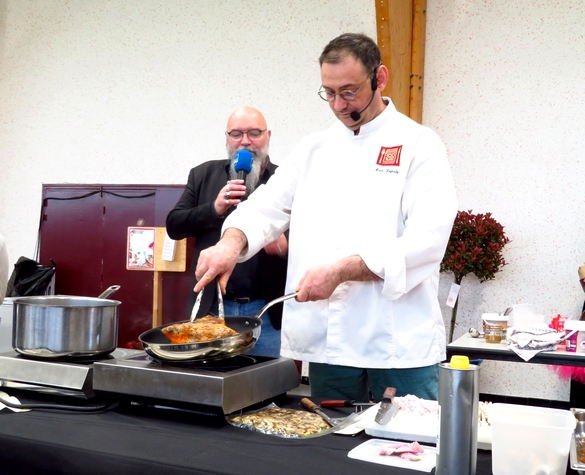 Arole Dupaty, chef du Sabot de Venus de Bure les Templiers a préparé une succulente recette au Salon Arts et Saveurs du Lions Club Châtillonnais