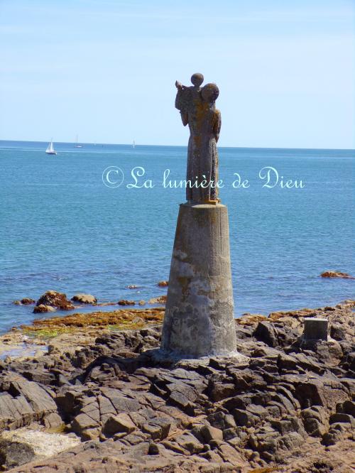 Locmariaquer, statue de Notre-Dame de Kerdro