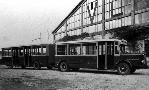 Bus articulé - Avec remorque communicante carrosserie Macchi-ATAG Rome (1936).jpg