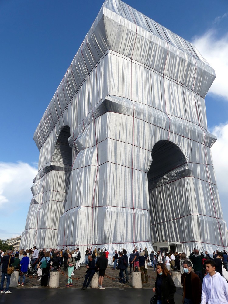 L'Arc de Triomphe emballé par Christo