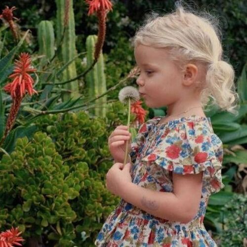 Enfants et fleurs