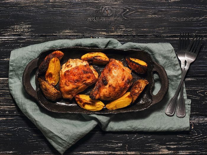 Les cuisses de poulet sont des aliments riches en fer.