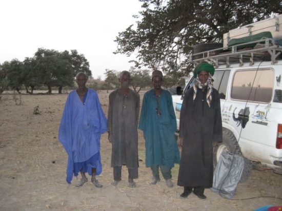 Mali Premier bivouac Visite des hommes du village