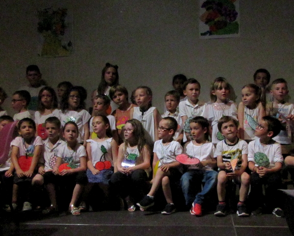L'école Saint-Bernard a présenté son spectacle musical "J'aime pas les p'tits pois"...