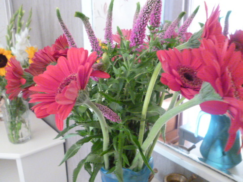 Des fleurs dans mon  couloir  en me levant ce matin 