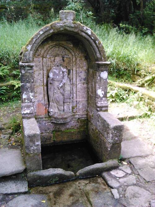 -Fontaine de dévotion, Sainte Barbe (Le Faoët)