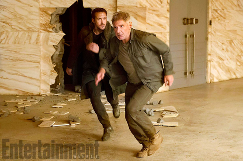 Blade Runner 2049 : Ryan Gosling et Harrison Ford font la course en photo