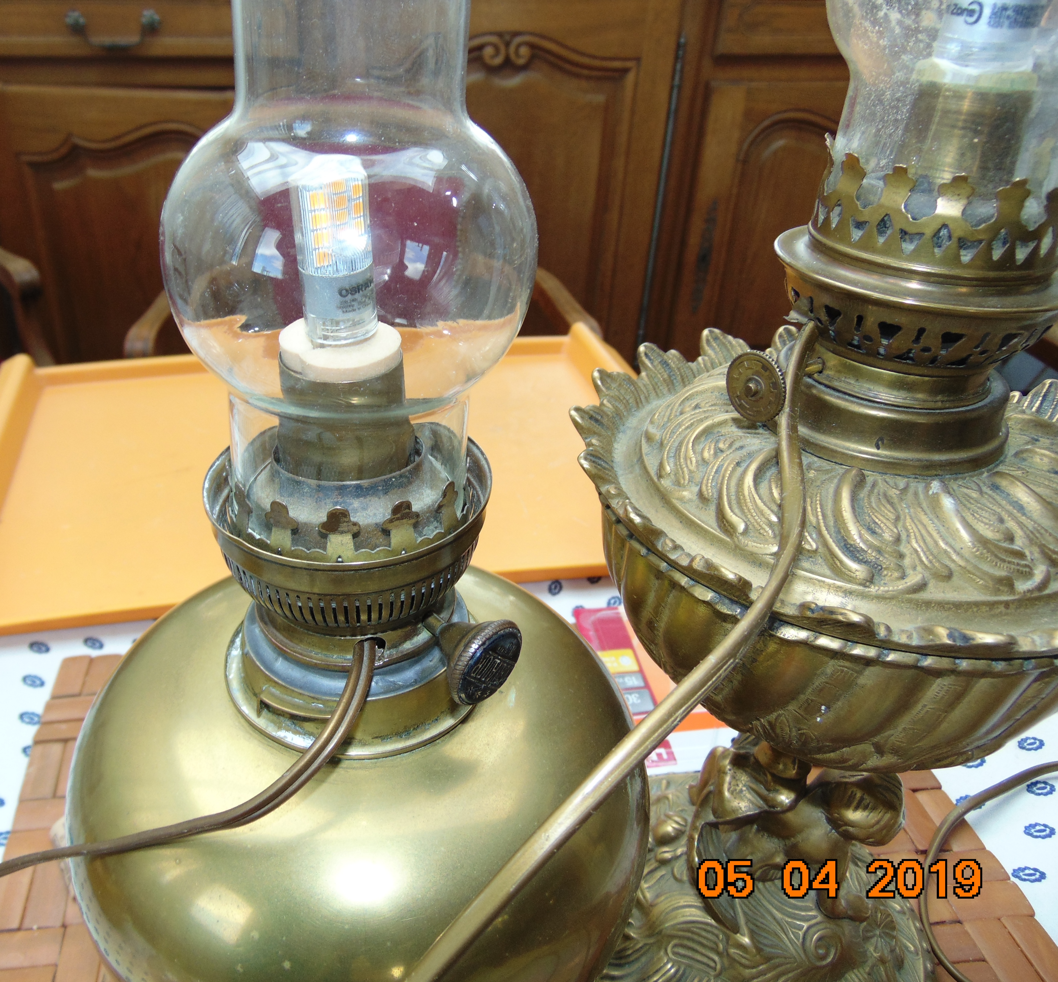 Deux jolies lampes, à pétrole, électrique - L'Univers de Francianipat