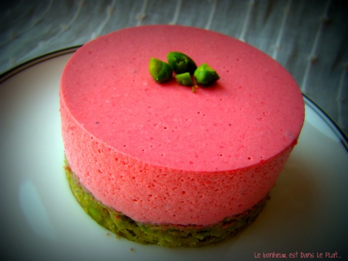 Bavarois framboise, pistache et thé vert Macha