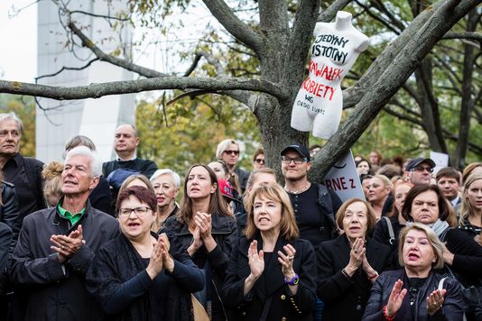 Devant le Parlement polonais à Varsovie, le 1er octobre.