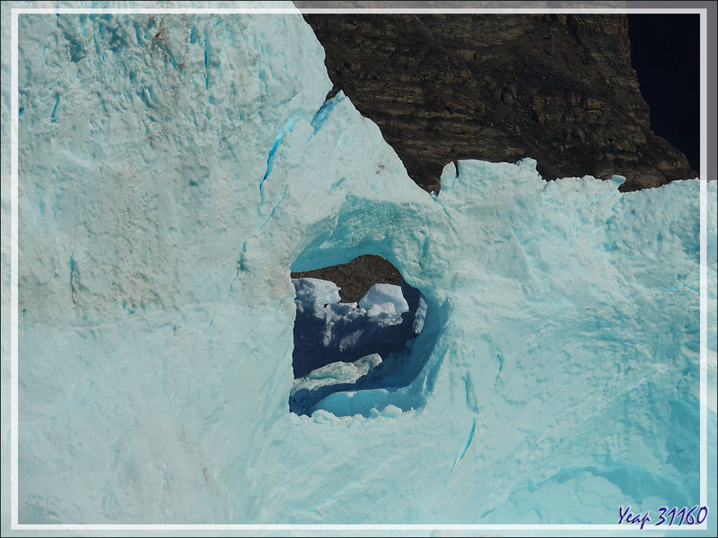 Métamorphose de l'iceberg au trou - Navigation entre Karrat Island et Illulissat - Upernivik Island - Groenland