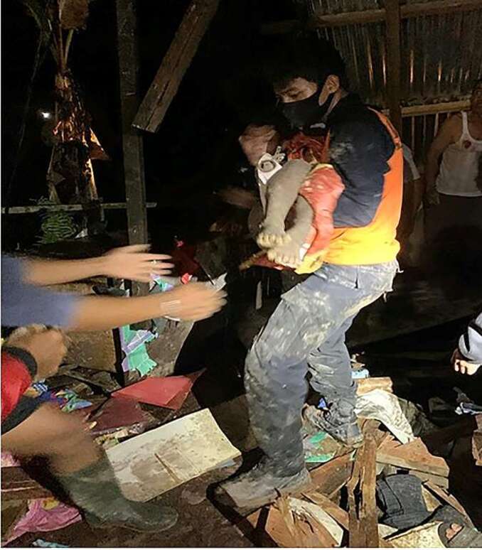 Indonésie: onze morts dans des glissements de terrain