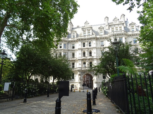 En traversant la Tamise à Londres (photos)