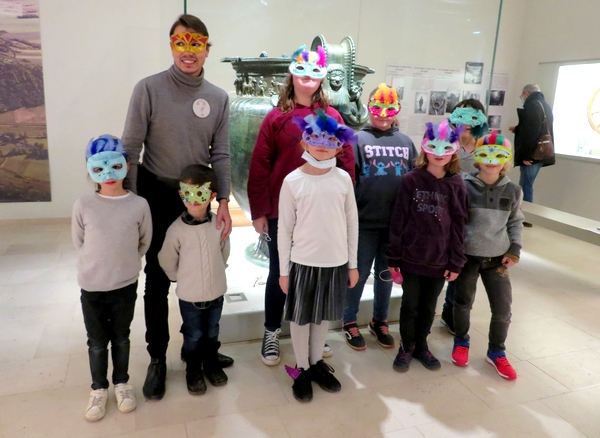 L' atelier "Au Musée masqué" a enchanté  les enfants ...et leurs grands-parents !