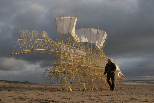 Théo Jansen et ses drôles de strandbeest