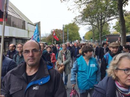 La mobilisation est forte. Ce mardi matin, place de la Liberté, près de 4 000 personnes sont rassemblées.