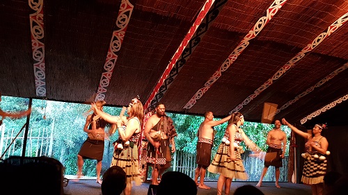Wai-o-Tapu le matin et les Maoris le soir