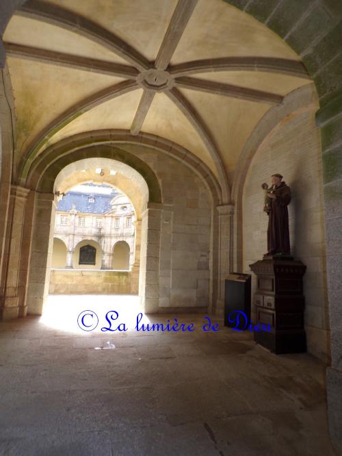 Sainte-Anne d'Auray, le cloître et le chemin de croix