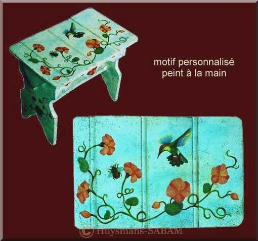 Meuble peint: tabouret avec décor fleurs et colibri peint à la main, customisation - Arts et sculpture: sculpteur designer