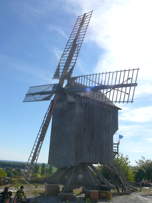 Le moulin à vent champenois de Dosches, dans l'Aube