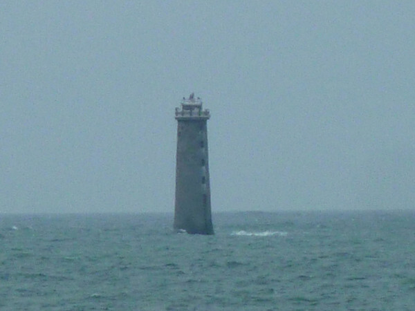 saint-Clement-des-baleines---le-phare-au-large.jpg
