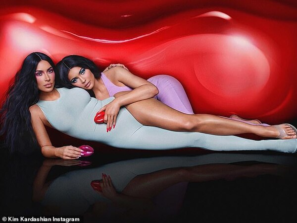 Ça se passe!  Kim Kardashian a confirmé qu'elle collaborerait lundi avec sa soeur Kylie Jenner dans le cadre de sa gamme de parfums