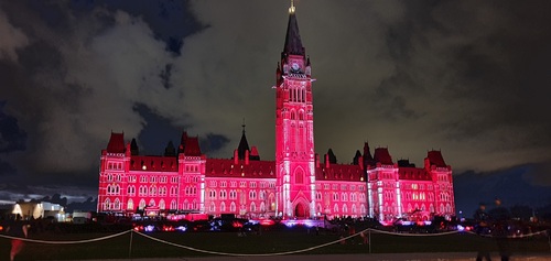 Parlement d'Ottawa illuminé