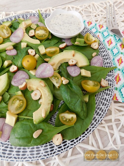 Salade d’épinards, avocat et noisettes