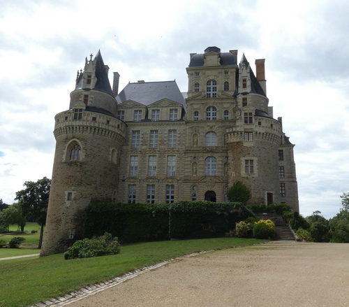 Le château de Brissac ( 1 )