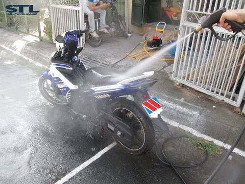 Quy trình rửa xe máy chuyên nghiệp tại nhà đơn giản