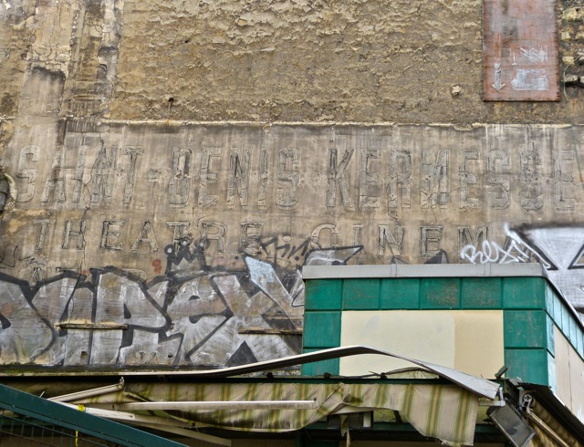 Murs peints publicitaires démolis à Saint-Denis
