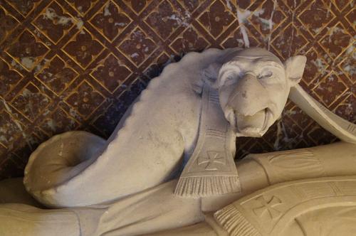 Gisant Sain-Germain-le-Scot le serpent Eglise Saint-Germain-le-Scot Carteret ERNOUF Guillaume.JPG