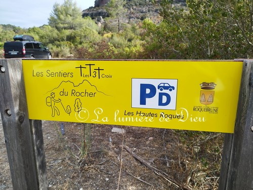 Roquebrune-sur-Argens, le rocher de Roquebrune (Les trois croix, grotte de l'ermite, le saint trou)