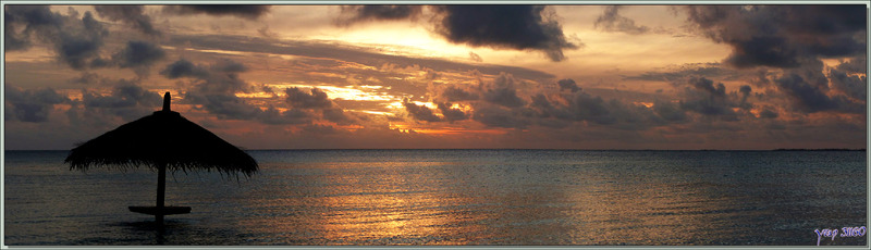 Coucher de soleil vu du Pearl Havaiki Lodge - Rotoava - Atoll de Fakarava - Tuamotu - Polynésie française