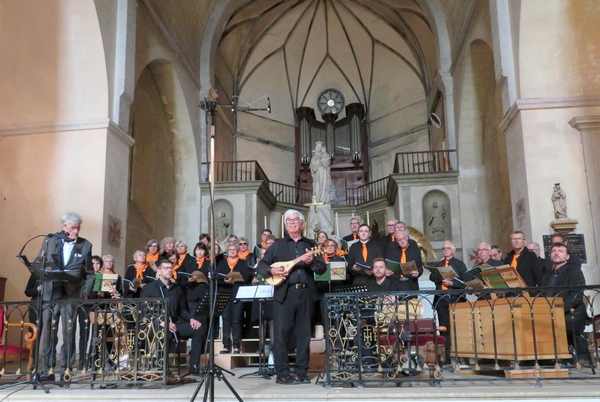 "Sur les chemins de Compostelle" un concert-parcours musical a été proposé par Orgues, Musique et Voix