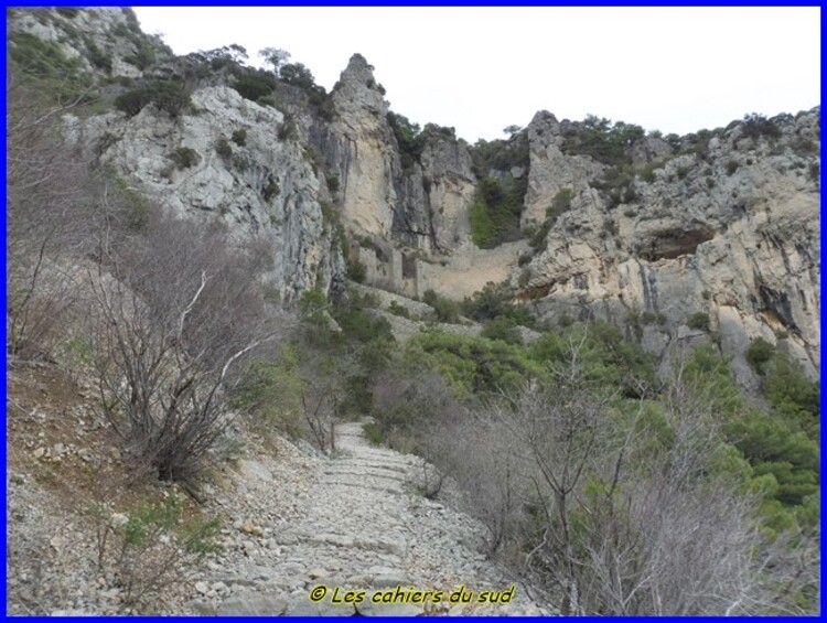 St Guilhem le Désert, le sentier des fenestrettes