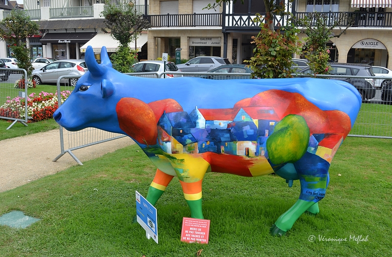 La Cow Parade et les Restos du Cœur