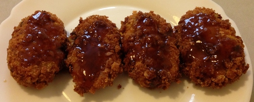 NIKUJAGA KOROKKE – Croquettes de patate à la viande hachée et oignons avec sauce Teriyaki