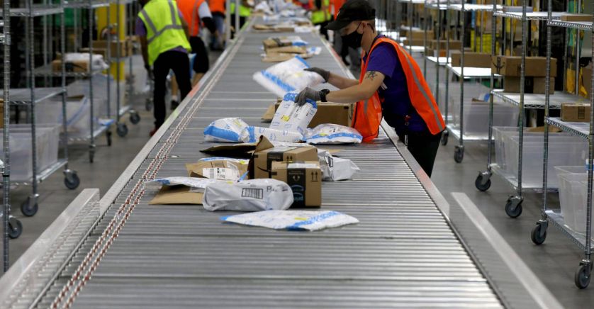 Chez Amazon, le salaire minimum est de 15 dollars de l’heure depuis 2018 aux Etats-Unis.