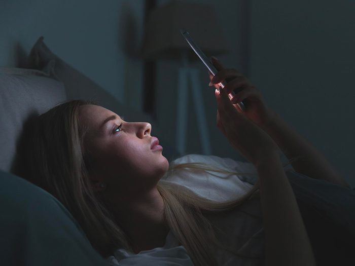 Le stress et l’anxiété peuvent causer de l’insomnie, mais le manque de sommeil provoque aussi de l’anxiété.