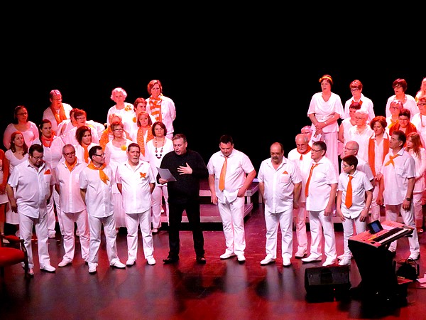 Un concert acoustique des Sans Voix au Théâtre Gaston Bernard, présenté par Armande Altaï !