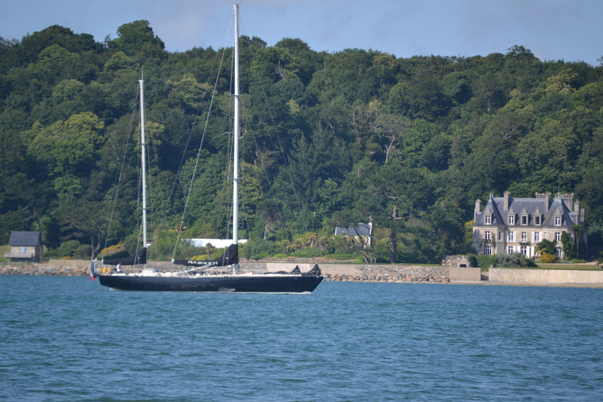   PEN-DUIK  arrive à MORLAIX 